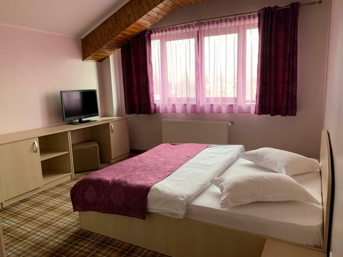 Vila Curcubeu Hotel Busteni Ngoại thất bức ảnh