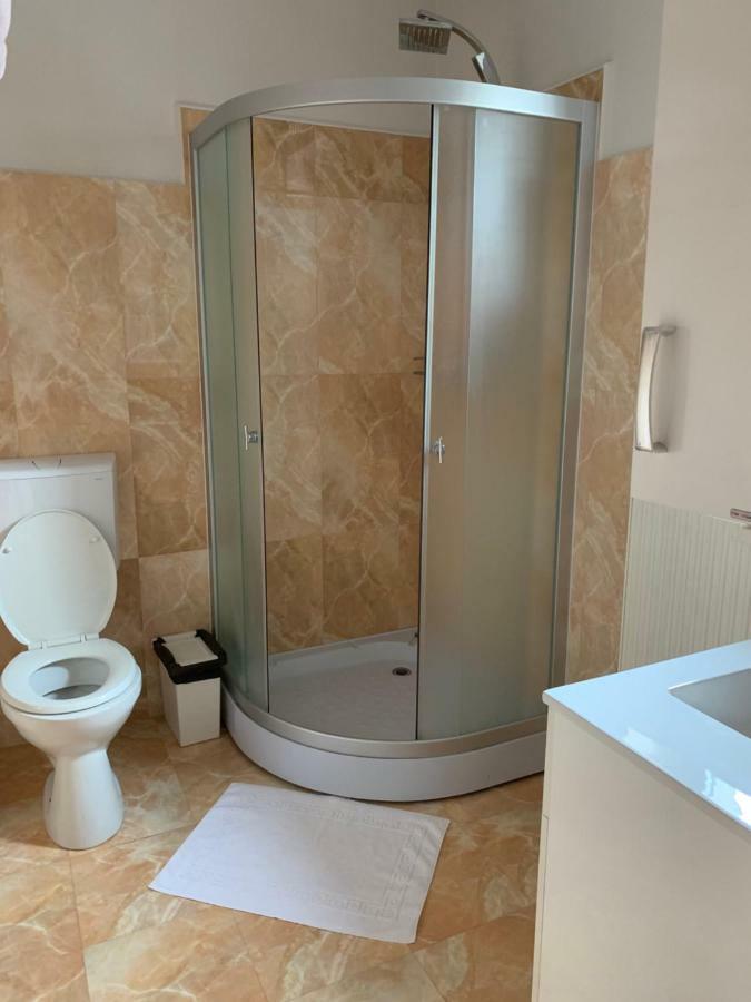 Vila Curcubeu Hotel Busteni Ngoại thất bức ảnh