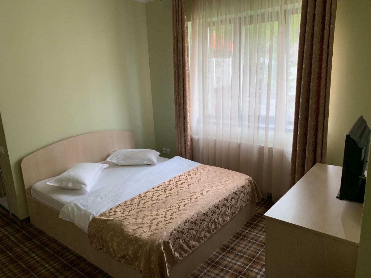 Vila Curcubeu Hotel Busteni Ngoại thất bức ảnh