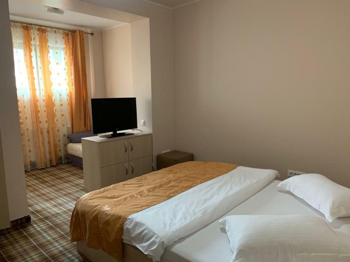 Vila Curcubeu Hotel Busteni Ngoại thất bức ảnh