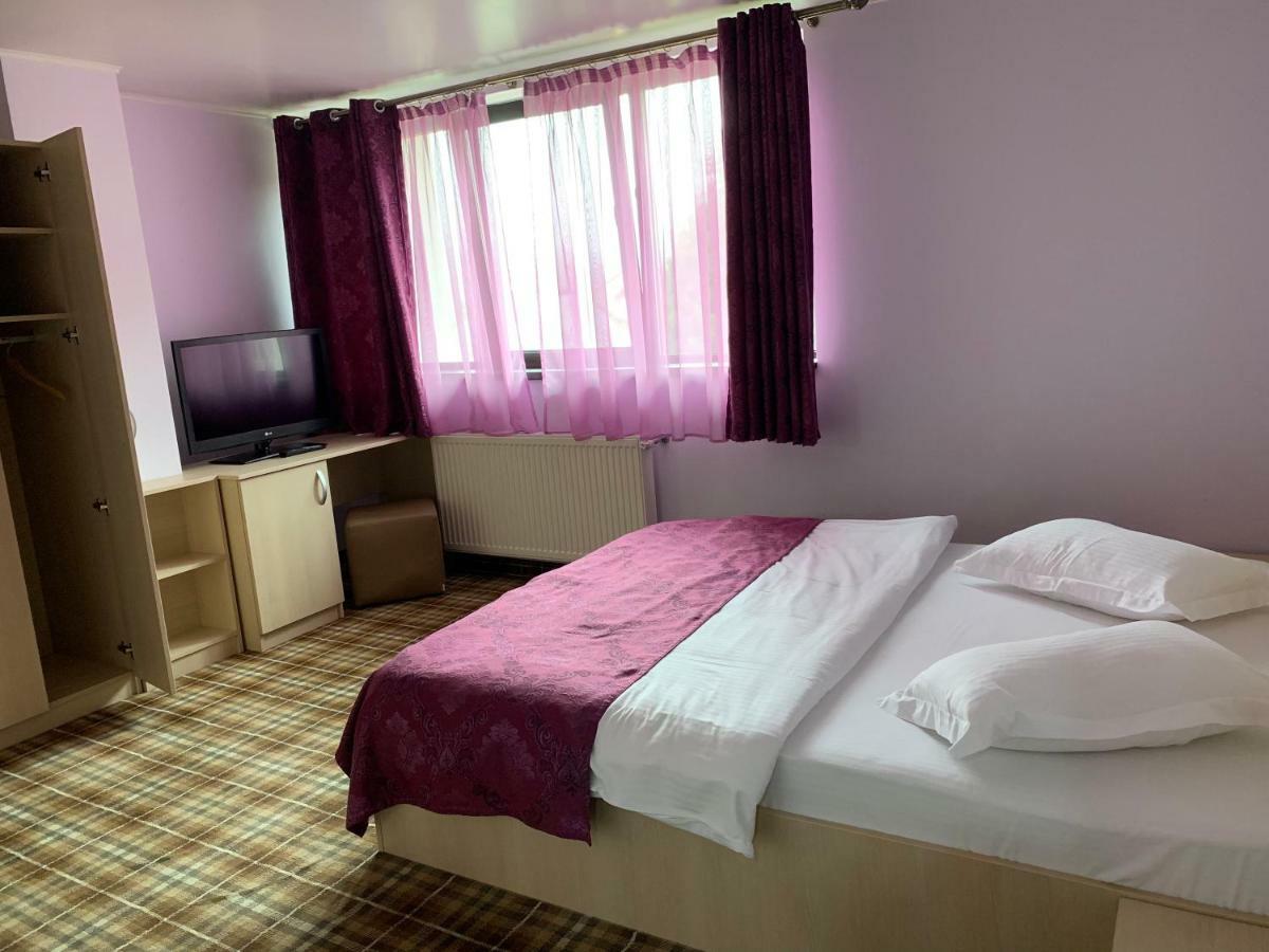 Vila Curcubeu Hotel Busteni Ngoại thất bức ảnh