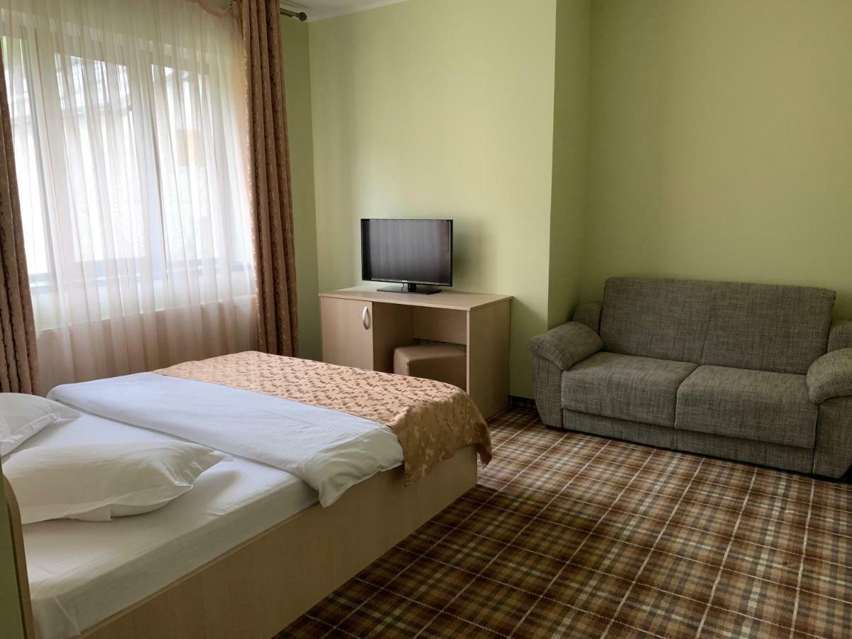 Vila Curcubeu Hotel Busteni Ngoại thất bức ảnh