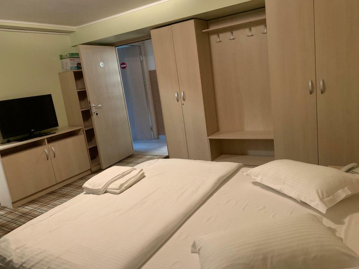 Vila Curcubeu Hotel Busteni Ngoại thất bức ảnh
