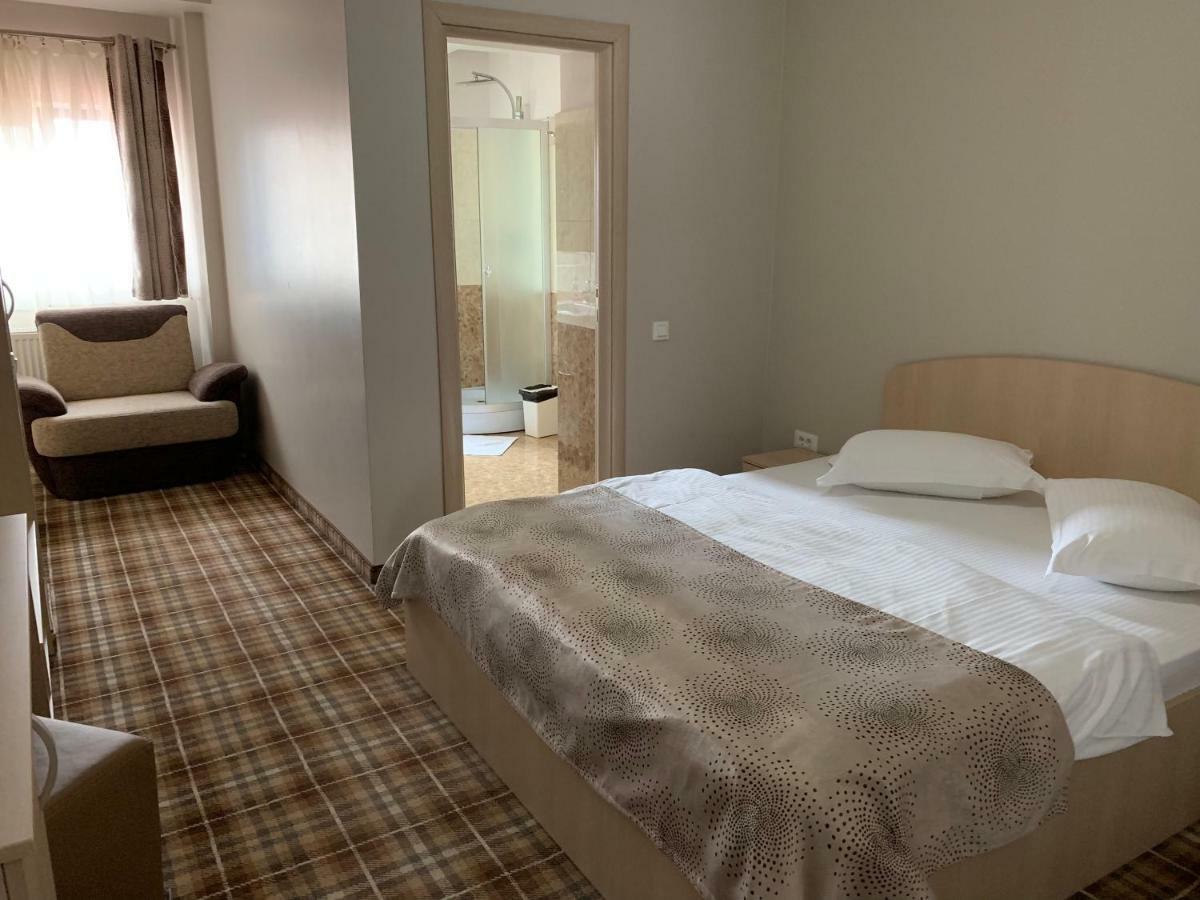 Vila Curcubeu Hotel Busteni Ngoại thất bức ảnh
